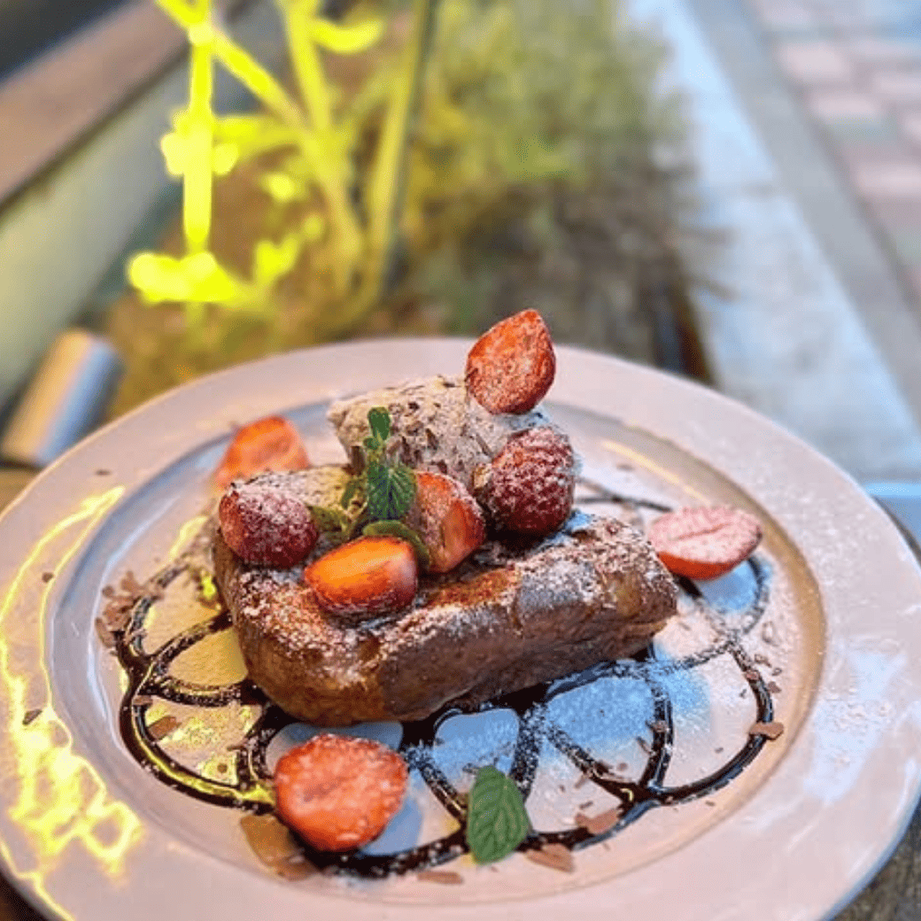 季節のフルーツとフレンチトースト